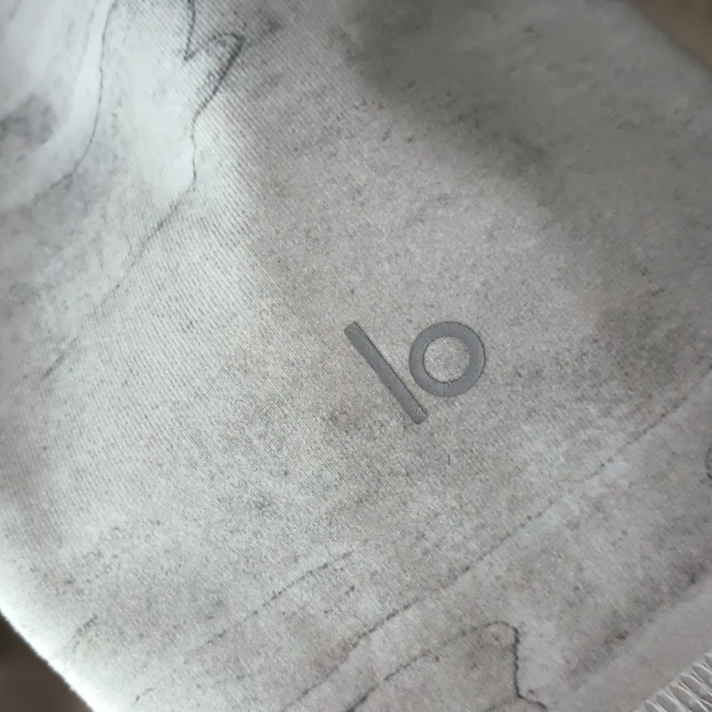 ALO Yoga Light Gray Marble-Print Leggings - Picture 6 of 6